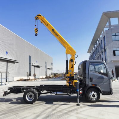 SQS80A-3 truck mounted crane8 ton truck crane telescopic boom crane truck mounted lifting equipment BAOWO crane