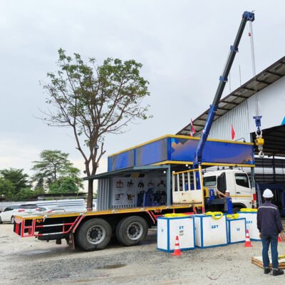 SQS80G-4, 4 ton truck crane, 8 TM crane, straight boom truck crane, hydraulic crane, BAOWO crane, long reach truck crane, 10.3 m outreach crane, heavy-duty lifting crane, truck mounted crane, industrial lifting crane, construction crane, material handling crane, full rotation crane, durable hydraulic truck crane