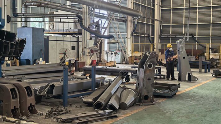 SQS125G-5，12.5TM truck mounted crane，5 ton straight boom crane，15.5m outreach crane，long reach straight boom crane，heavy duty truck crane