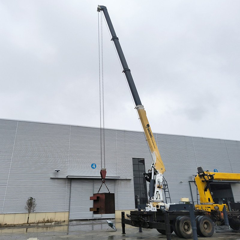 10 Ton Truck-Mounted Crane SQS250A-4 | Heavy-Duty Hydraulic Loader Crane for Construction, Logistics & Utility Projects - Image 3
