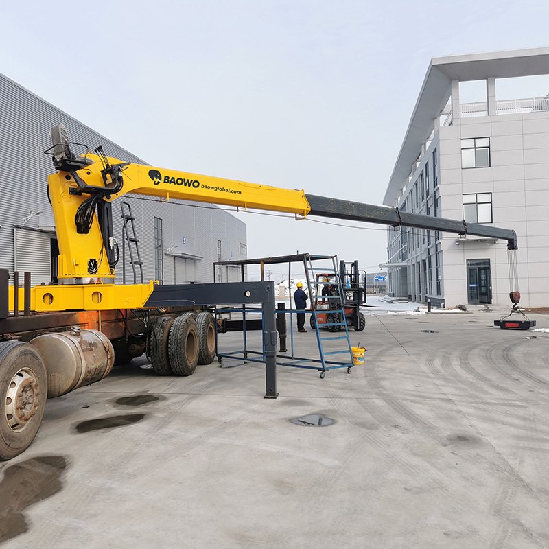BAOWO SQS300G-4 Truck Mounted Crane – 12 Ton Capacity, 30 t·m Lifting Moment, 17.5 m Outreach for Heavy-Duty Lifting - Image 3