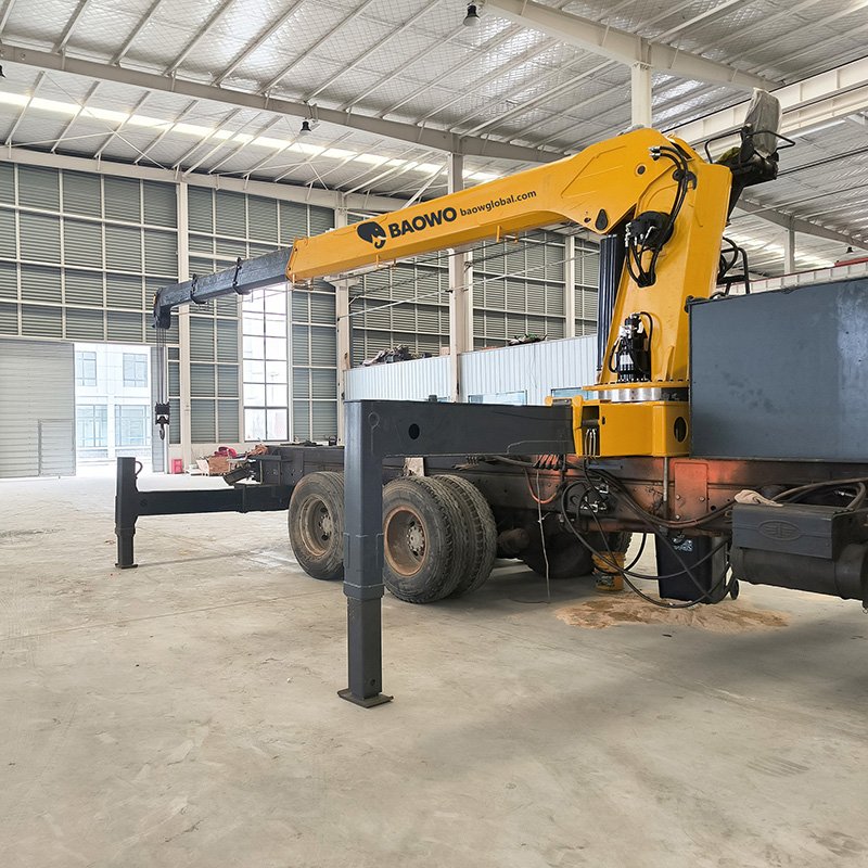 BAOWO SQS300G-4 Truck Mounted Crane – 12 Ton Capacity, 30 t·m Lifting Moment, 17.5 m Outreach for Heavy-Duty Lifting - Image 4