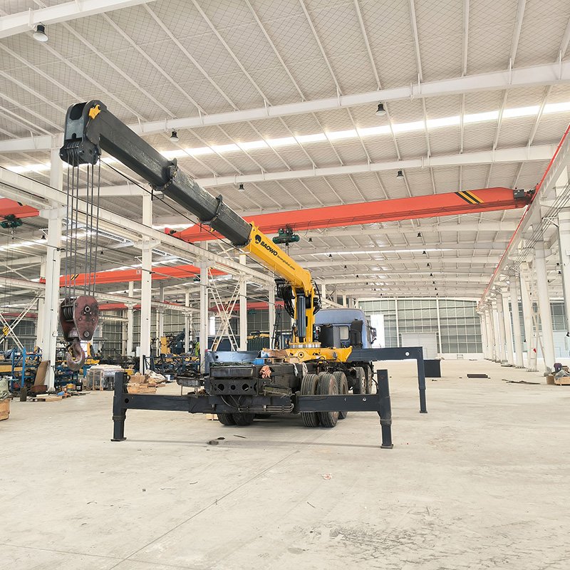 BAOWO SQS300G-4 truck mounted crane,12 ton truck crane,30 t·m lifting moment crane,17.5 m outreach straight boom crane,Heavy-duty truck-mounted crane,Hydraulic truck crane for construction,Industrial lifting crane,Full slewing mobile crane,BAOWO crane specifications,High pressure 28 MPa hydraulic crane