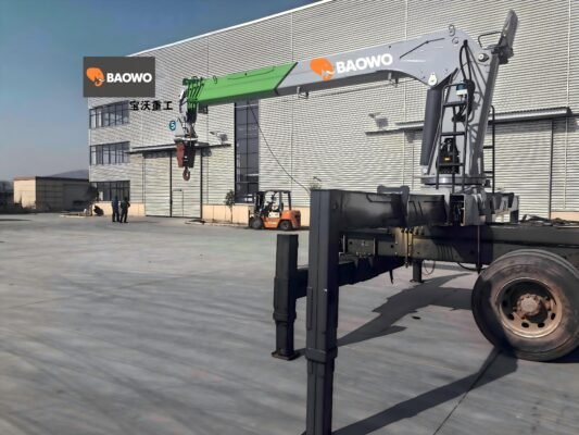 SQS157G-5 truck mounted crane, 6300kg lifting capacity crane, 15.5m hydraulic outreach crane, 360 slewing truck crane, heavy duty stabilizer crane, industrial material handling crane, logistics truck mounted crane