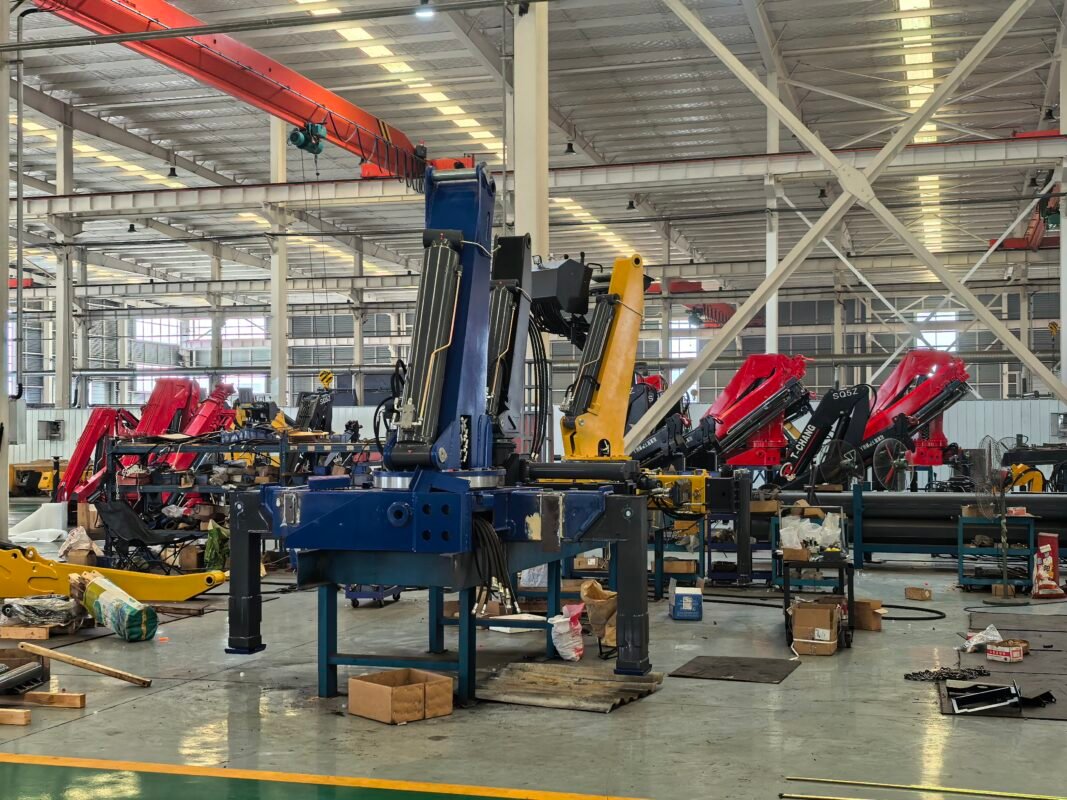 SQS80G-4, 4 ton truck crane, 8 TM crane, straight boom truck crane, hydraulic crane, BAOWO crane, long reach truck crane, 10.3 m outreach crane, heavy-duty lifting crane, truck mounted crane, industrial lifting crane, construction crane, material handling crane, full rotation crane, durable hydraulic truck crane