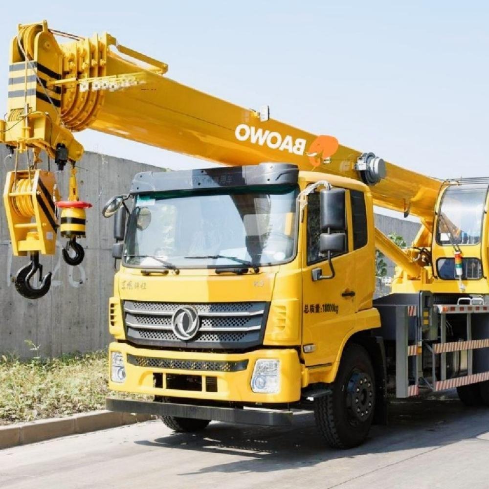 12 ton truck mounted crane,12 ton truck crane,hydraulic truck mounted crane,U-shaped boom truck crane,BAOWO truck crane,12 ton telescopic boom truck crane for sale,truck mounted crane with 33m boom,heavy duty truck crane for construction,OEM truck mounted crane manufacturer,12 ton mobile truck crane supplier