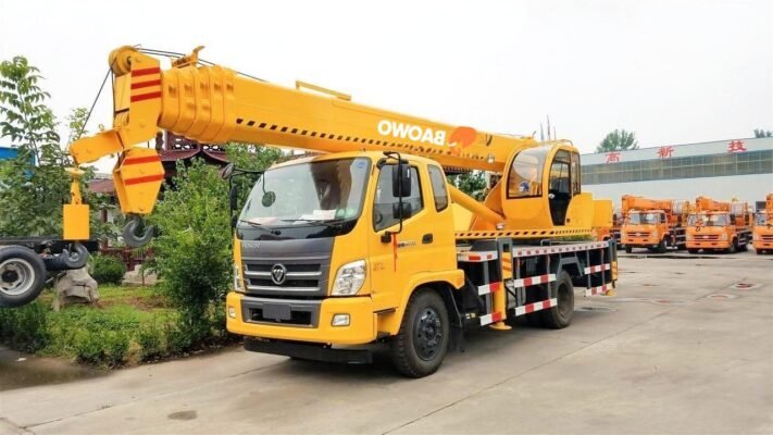 10 ton truck mounted crane，10 ton truck crane，hydraulic truck mounted crane，telescopic boom truck crane，BAOWO truck crane10 ton telescopic boom truck crane for sale，truck mounted crane with 28m boom，hydraulic truck crane for construction projects，10 ton mobile truck crane supplier，OEM truck mounted crane manufacturer