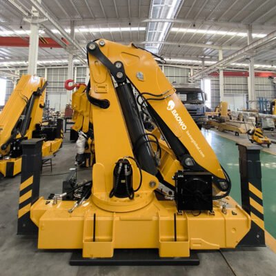 SQZ200A-3 folding boom crane，20 t·m hydraulic crane，heavy-duty truck mounted crane，BaoWo folding boom crane，60L/min high flow crane，industrial hydraulic crane，offshore lifting crane，28MPa crane system